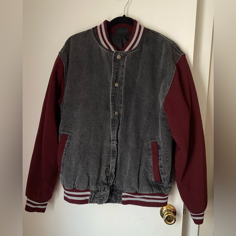 SOLD‼️‼️Medium V.A.L.A bomber jacket